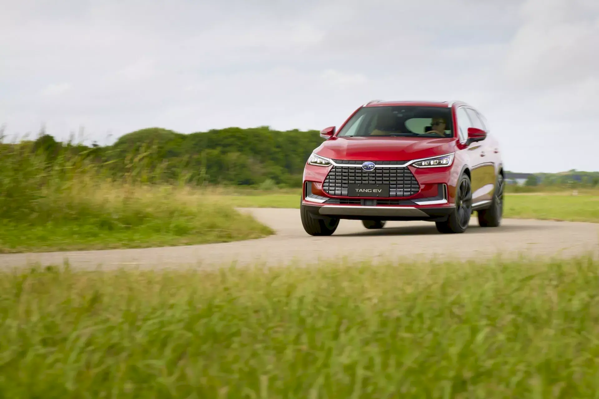 Concerence Volume du coffre BYD Tang face à la concurrence : comparatif 2026