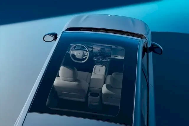 Leapmotor B10 interiér — 14,6palcový centrální displej