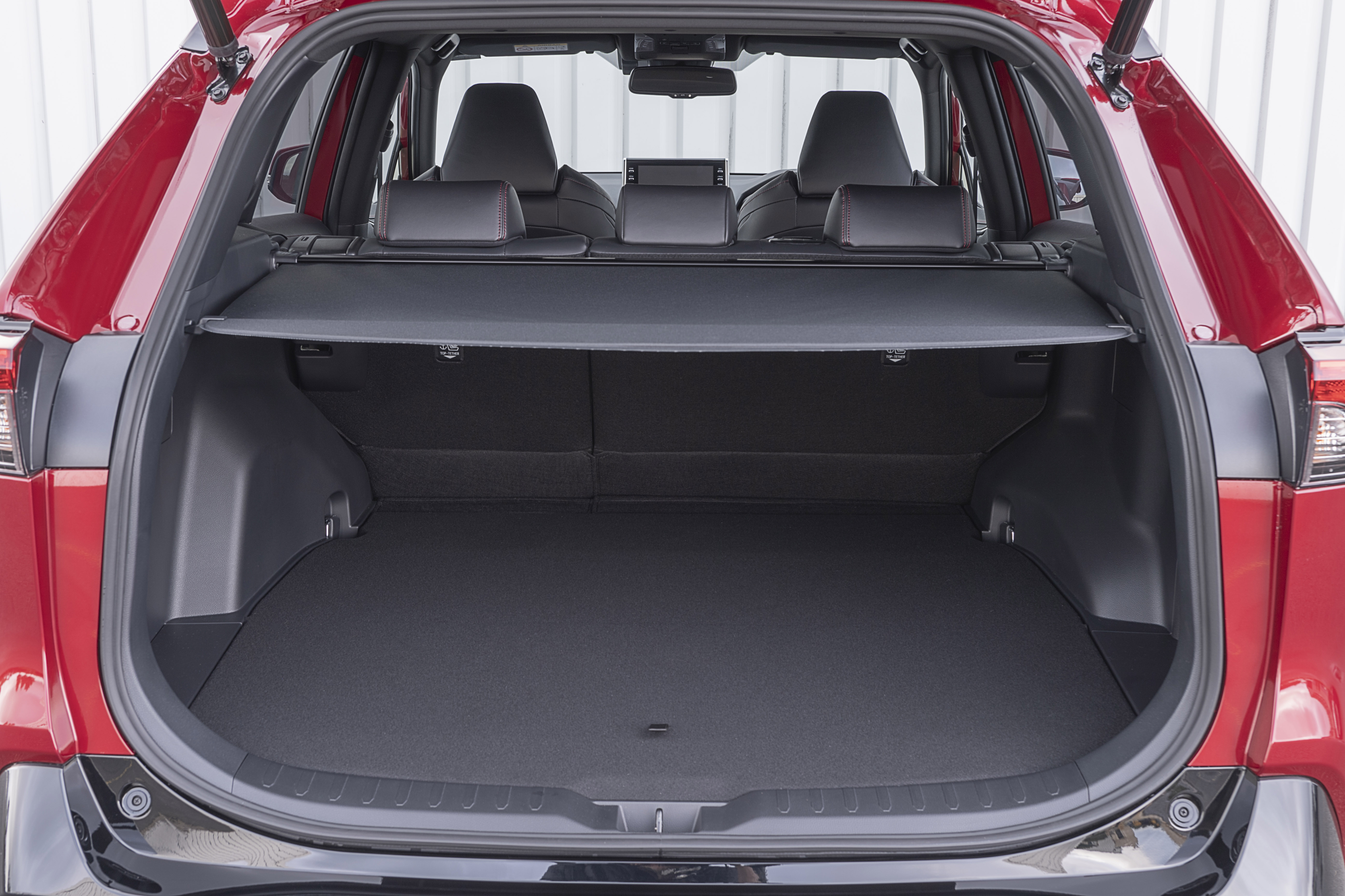 Suzuki Across objem kufru